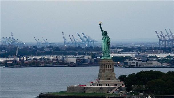 Trump-Sprecherin: Freiheitsstatue bleibt in den USA Das berühmte New Yorker Wahrzeichen ist ein Geschenk Frankreichs an die USA. (Archivbild)