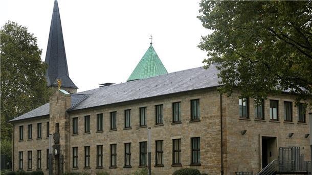 Ruhrbistum will nach Missbrauchsfällen Neuanfang Das Bistum Essen - auch Ruhrbistum genannt - entstand 1958 aus Gebieten der Erzbistümer Köln und Paderborn und aus Teilen des Bistums Münster und umfasst den größten Teil des Ruhrgebiets, aber auch ländlich geprägte Gebiete des angrenzenden Sauerlandes.