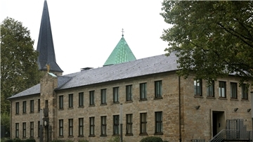 Das Bistum Essen - auch Ruhrbistum genannt - entstand 1958 aus Gebieten der Erzbistümer Köln und Paderborn und aus Teilen des Bistums Münster und umfasst den größten Teil des Ruhrgebiets, aber auch ländlich geprägte Gebiete des angrenzenden Sauerlandes.