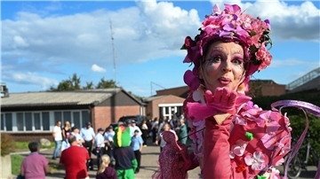 Das Blütenfest in Wiesmoor ist nach Angaben der Veranstalter eines der größten in Norddeutschland. 