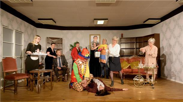 Das Bremerhavener Amateurtheater „Bühne am Jedutenberg“ probt im Gemeindehaus der Leherheider evangelisch-reformierten Kirche am Heideschulweg den Comedy-Thriller "Zum Henker mit den Henks". Foto: Masorat