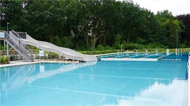 Bremervörder Freibad: Versöhnlicher Saisonabschluss? Das Bremervörder Freibad ist aktuell geschlossen, die Saison eigentlich beendet. Mit etwas Glück und bei gutem Wetter könnten sich die Tore des Familienbades jedoch in den kommenden beiden Wochen noch einmal für Badegäste öffnen.