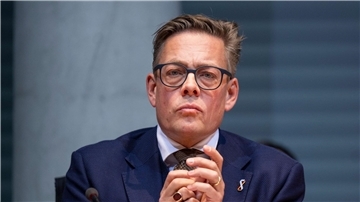 Das Bundesinnenministerium müsse auch dienstrechtlich auf den Fall Maaßen einen genauen Blick werfen und gegebenenfalls entsprechende Konsequenzen ziehen, so Konstantin von Notz (Grüne).