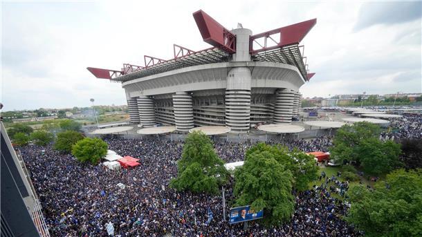 Das Champions-League-Finale 2027 sollte ursprünglich im Mailänder San-Siro-Stadion ausgetragen werden. 