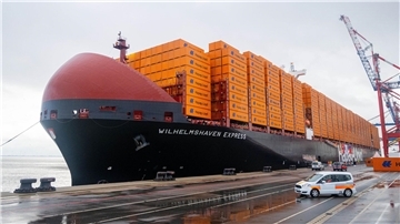 Warum Megafrachter jetzt öfter den JadeWeserPort anlaufen Das Containerschiff „Wilhelmshaven Express“ wird künftig regelmäßig den JadeWeserPort ansteuern.