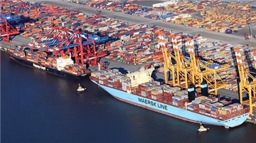 Das Containerterminal in Bremerhaven: Die Seehäfen im Land Bremen sind entscheidend für die regionale und nationale Wirtschaft. Ihre Finanzierung und Weiterentwicklung sind für die Zukunft des Landes von zentraler Bedeutung, betont die Handelskammer Bremen – IHK für Bremen und Bremerhaven, auch im Hinblick auf den neuen Koalitionsvertrag.