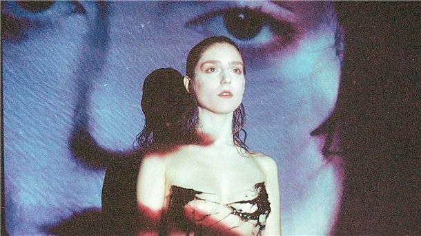 Birdy auf neuen Wegen: Weniger Herzschmerz, mehr Synthie-Pop Das Cover des Albums „Portraits“ der britischen Sängerin Birdy.