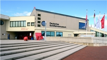 Das Deutsche Schifffahrtsmuseum (DSM) ist eine Baustelle. Immer noch weiß niemand, wie die Sanierung des Scharoun-Baus finanziert werden soll. Obwohl der Landeshaushalt mit Milliardensummen verabschiedet worden ist, vermisst die Opposition Lösungen für das DSM.