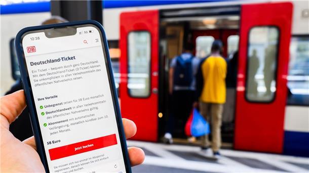 Weniger Fahrgäste im Nahverkehr als vor Corona Das Deutschlandticket macht den Nahverkehr attraktiv, es wird aber teurer. (Symbolbild)
