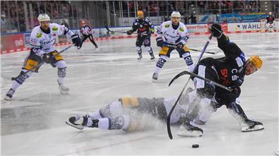 Das dritte Finale zwischen den Fischtown Pinguins und den Eisbären Berlin war 98 Minuten lang hart umkämpft.