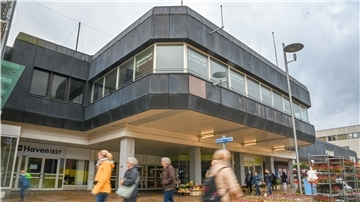 Das ehemalige Karstadt-Gebäude wird abgerissen. Im kommenden Jahr sollen die Arbeiten dazu beginnen.