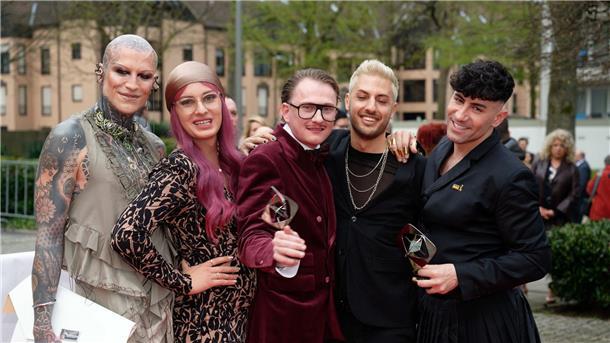 Sandmännchen und schrille Kostüme: Grimme-Preise verliehen Das Ensemble von „Queer Eye Germany“ erhält den Preis in der Kategorie „Unterhaltung“.