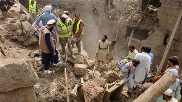 Erneut starkes Erdbeben in Afghanistan Das Erdbeben in der Nacht von Sonntag auf Montag hat schwere Schäden verursacht - die Rettungsarbeiten ließen noch. (Archivbild vom 2.9.)