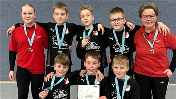 Das erfolgreiche Team des MTSV Selsingen mit den Trainerinnen Aliah Petri (links) und Uta Reinecke.