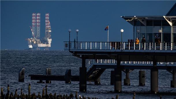 Das Erscheinen einer Bohrplattform in Sichtweite des deutschen Teils der Insel Usedom hatte im vergangenen Jahr für Überraschung gesorgt.