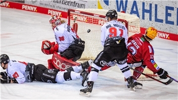 Das erste Heimspiel der Saison haben die Fischtown Pinguins um Ziga Jeglic (rechts) am 8. Oktober mit 5:2 gegen Köln gewonnen.