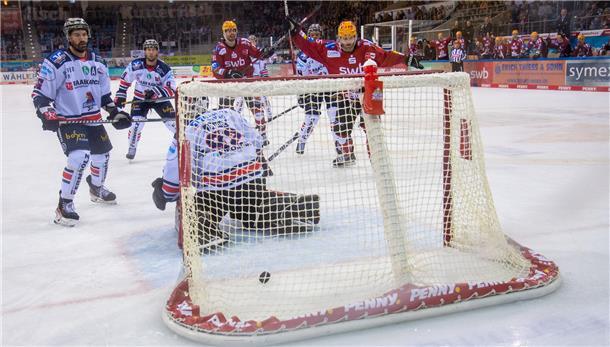Pinguins peilen Revanche gegen Iserlohn an Das erste Heimspiel gegen die Iserlohn Roosters haben die Pinguins mit 5:3 gewonnen.