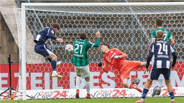 Das erste Heimtor im vierten Heimspiel: Sebastian Grönning erzielt das 1:0 gegen Preußen Münster.