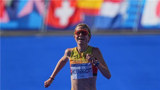 Niederländerin Hassan gewinnt nach Bahn-Bronze Marathon-Gold Das erste Hitzerennen für Laura Hottenrott.