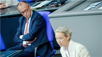 Das erste Rededuell zwischen Merz und Weidel in einer Generaldebatte im Juli wurde zu einem heftigen Schlagabtausch.