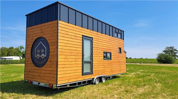 Campingplatz Sandstedt wird runderneuert: Betreiber investiert eine Million Euro Das erste Tiny-House ist am Campingplatz in Rechtenfletz eingetroffen. Der Innenausbau erfolgt in den kommenden Wochen. Nach der Fertigstellung kann das Ferienhaus auf Rädern besichtigt und gemietet werden.