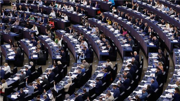 EU will Verbraucherschutz bei Krediten stärken Das Europaparlament in Straßburg hat sich für Maßnahmen, die vor Kreditkartenschulden oder ungeeigneten Krediten schützen sollen, ausgesprochen.