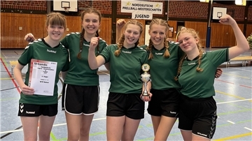 Das Finale der weiblichen A-Jugend zwar verloren, aber das Ticket für die Deutschen Meisterschaften gesichert - die weibliche A-Jugend des MTV Wohnste (von links): Aylin Ehlen, Sophie Klindworth, Eileen Renk, Sophia Brunckhorst und Insa Wölbern.