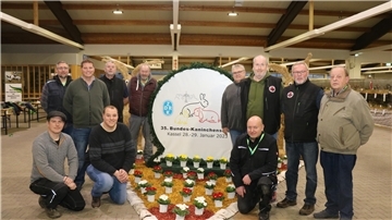 Das Foto wurde in den Messehallen gemacht und zeigt Mitglieder der Bremervörder und Gnarrenburger Vereine.