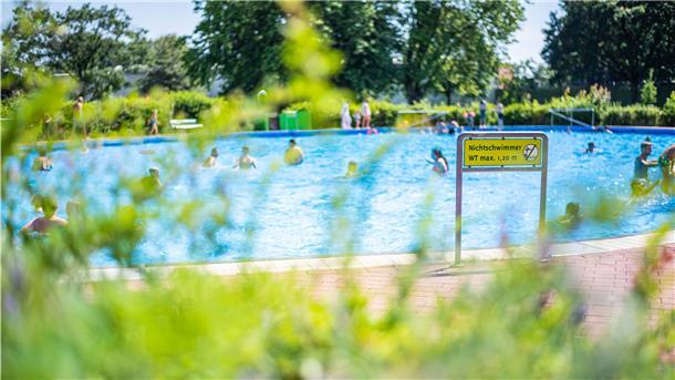 Das Freibad Grünhöfe könnte wohl bereits am Donnerstag wieder öffnen. Das hat der Bremerhavener Magistrat am Montag signalisiert.