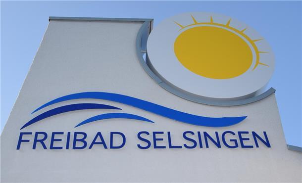 Selsingen muss bei Stromkosten fürs Freibad nachlegen  Das Freibad in Selsingen ist wieder geöffnet. Die Stromkosten sind höher als erwartet.