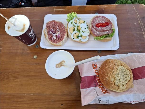 Das Frühstück vom Brötchengeber für einen guten Start in den zweiten Festivaltag...