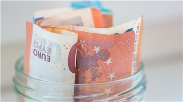 Kämmerer zuversichtlich: Haushaltseinigung mit Bremen auf Kurs  Das Geld ist knapp in diesen Zeiten - in Bremerhaven wird es besonders eng in den kommenden Jahren.