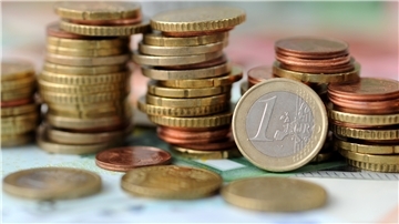 Das Geld reicht vorne und hinten nicht.