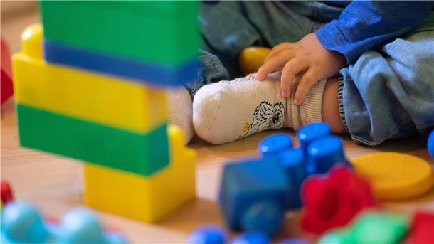 Länder bekommen Milliarden für Kitas Das Geld vom Bund soll unter anderem in die Qualität der Kitas, etwa zur Förderung von frühkindlicher Bildung, investiert werden.