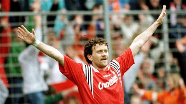 Das Gesicht des Nasenpflasters: Olaf Marschall 1998 im Kaiserslautern-Trikot.