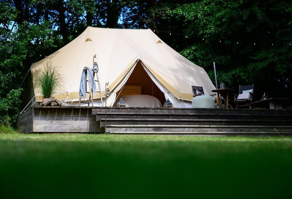 Das Glamping-Zelt auf dem Stimbekhof ist wie „ein Hotelzimmer in der Natur“, sagt Geschäftsführer Björn Bohlen. (Archivbild)