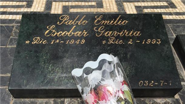 Kolumbien im Wandel des Drogenhandels Das Grab von Drogenboss Pablo Escobar in Medellín.