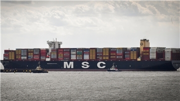 Das größte Containerschiff der Welt, die „MSC Gülsün“, auf dem Weg nach Bremerhaven.