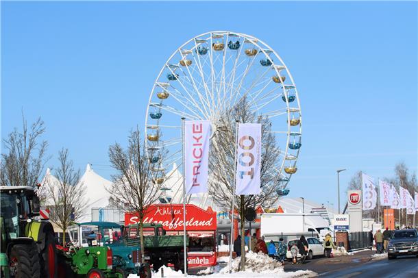 Das große Riesenrad auf dem Gelände der Firma Fricke ist ein Anziehungspunkt der...