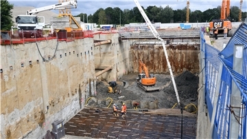Blick in die Baustelle: Der zukünftige Hafentunnel in Höhe der Cherbourger Straße in Bremerhaven.
