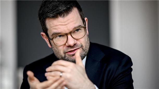 Das Hauptziel der damaligen Gesetzesänderung stellt Marco Buschmann nicht in Frage.