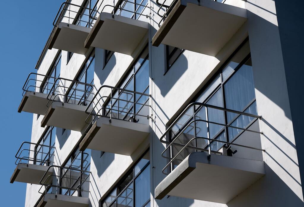 „Marco Polo“ preist Dessau, Chemnitz und Wuppertal an Das historische Atelierhaus (auch Prellerhaus genannt) am Bauhaus Dessau: Das Gebäude mit den auffälligen Balkonen war einst Wohn- und Arbeitsort berühmter Vertreterinnen und Vertreter des Bauhauses. Heute kann man in restaurierten Zimmern übernachten, für 55 bis 75 Euro. (Archivbild)