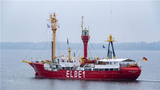 Das historische Feuerschiff „Elbe 1“ hat Stralsund verlassen.