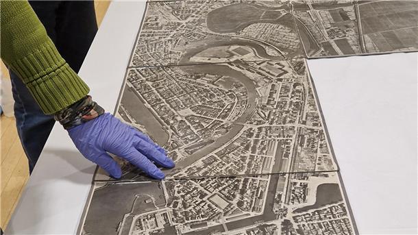 Geheime Luftaufnahmen von Bremerhaven aus der Nazi-Zeit aufgetaucht Das Historische Museum Bremerhaven hat Fotos geschenkt bekommen, die nun zu einer Collage zusammengesetzt wurden.