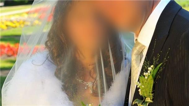 Das Hochzeitsfoto von Ekaterina und ihrem Ehemann - aufgenommen im Bürgerpark.