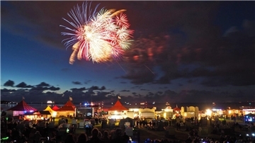Cuxhaven Sommerabend am Meer Feuerwerk