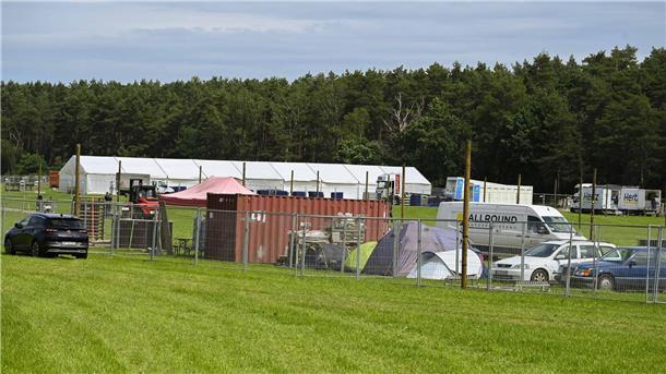 Seltener Anblick beim Hurricane: So sieht das Festival-Gelände ohne Partyvolk aus Das Hurricane 2024 steht kurz bevor: Der Aufbau läuft.