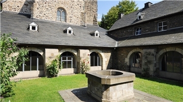 Der Innenhof eines Klosters