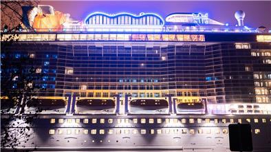 Das Kreuzfahrtschiff „Odyssey of the Seas“ wird bis Ende März überwiegend in Bremerhaven liegen. Es wird aber schwierig, es aus der Nähe zu sehen.