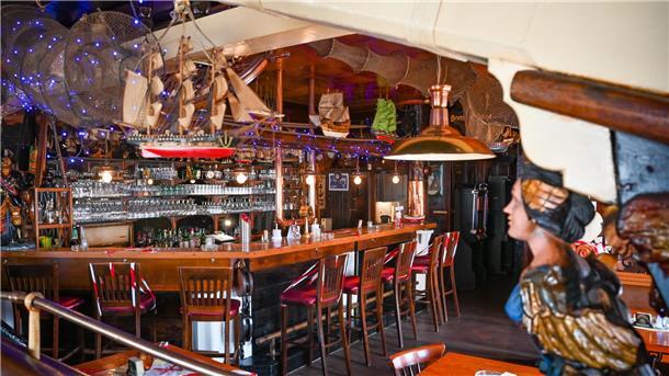 Das „Krohn‘s Eck“ mit seiner einzigartigen maritimen Innenausstattung ist bei Einheimischen wie Touristen gleichermaßen beliebt.